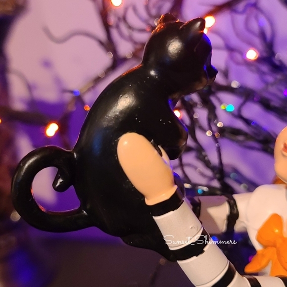 13" Halloween Witch With Mama Black Cat & Baby Kitten Figurine Statue Decor New - Picture 9 of 11